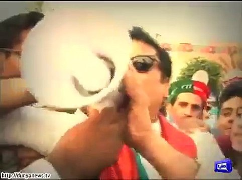 imran khan's lookalike in pti lahore jalsa.