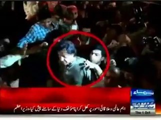 Imran Khan get angry and allegedly hit his worker