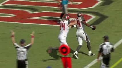Buccaneers Winston connects with Charles Sims for the 10 yard TD