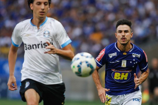 Em jogo morno, Cruzeiro e Grêmio não saem do zero