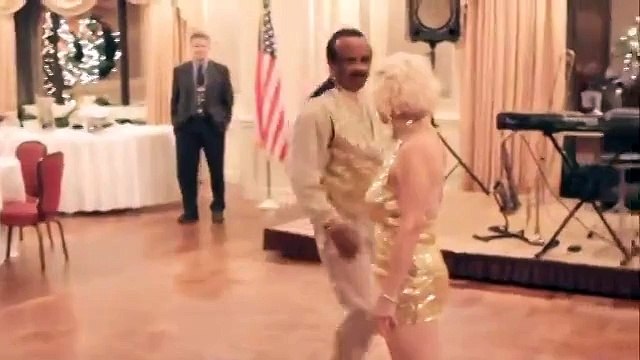 Возраст — не помеха. Эти двое умеют зажечь танцпол!