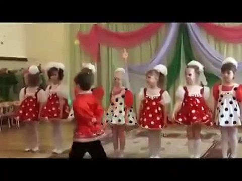 `УТРЕННИК В ДЕТСКОМ САДУ! ДЕВЧУШКУ ПРОСТО ПРЕТ!`