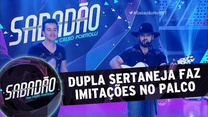 Dupla sertaneja faz imitações no palco