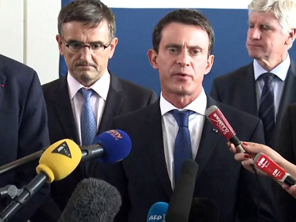 Violences à Air France: Valls dénonce des "voyous", appelle à "la responsabilité des pilotes"