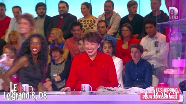 Le grand 8 - Caroline Ithurbide montre ses seins (ou presque).mp4