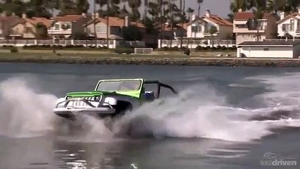 clip Ô tô biến mình thành ca nô trong trớp mắt