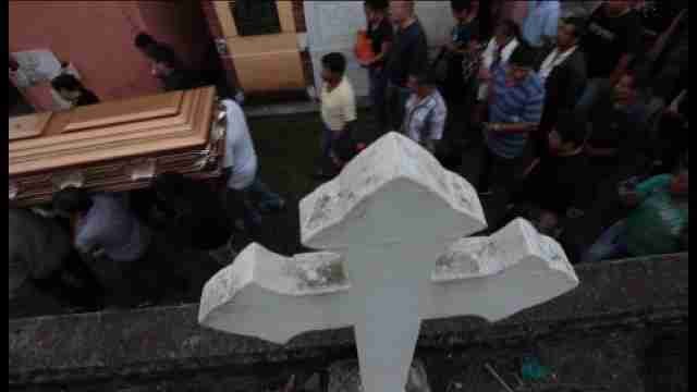 Guatemala sigue buscando a 300 desaparecidos bajo la lluvia