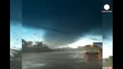 Typhoon Mujigae rips through Southern China