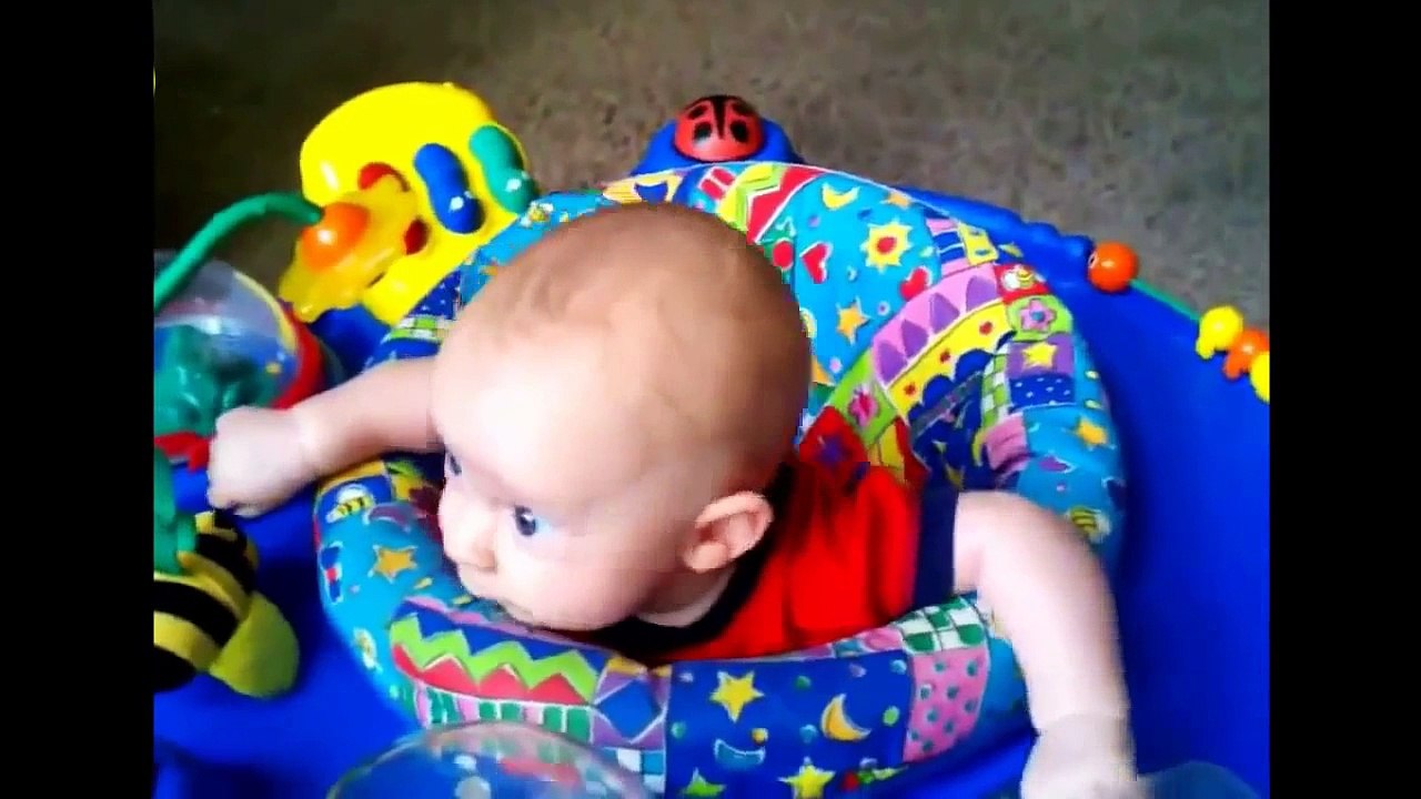 BEBES GRACIOSOS AL ASUSTARSE, PARA MORIR DE RISA.