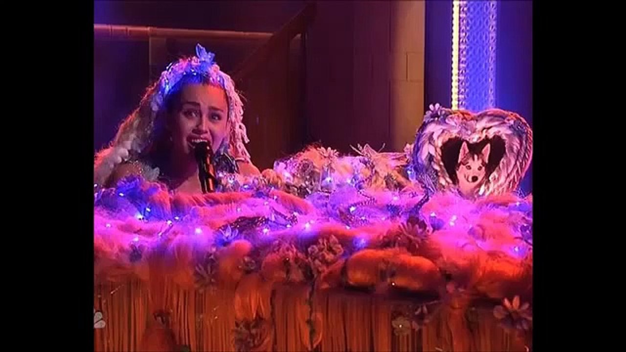 Miley Cyrus breaks down crying during a performance on SNL