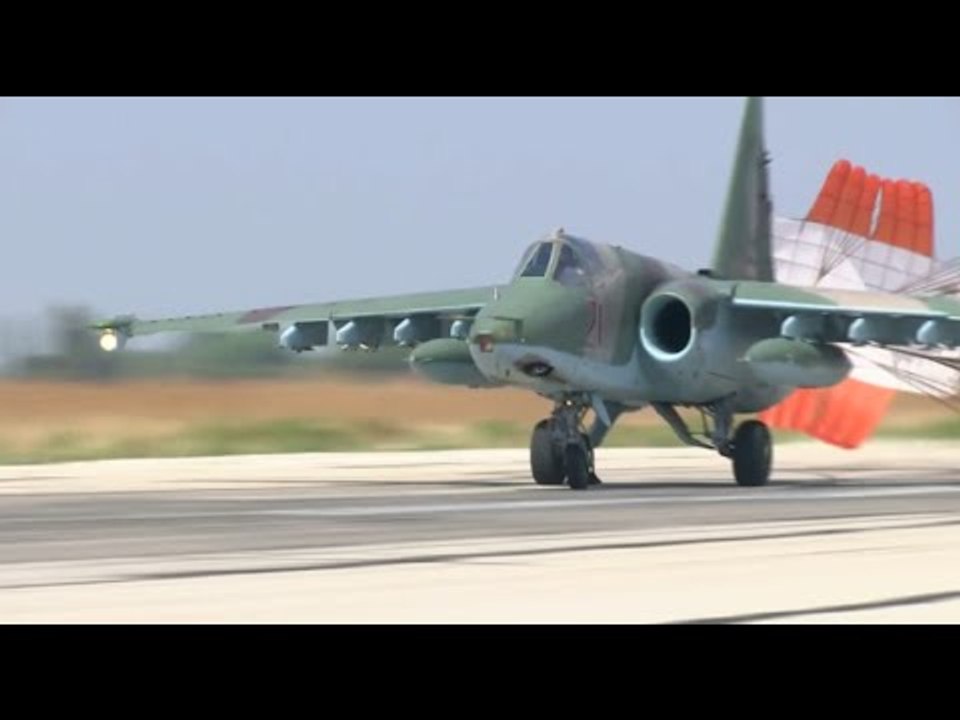 Closer look at Russian fighter jets bombing ISIS (EXCLUSIVE)