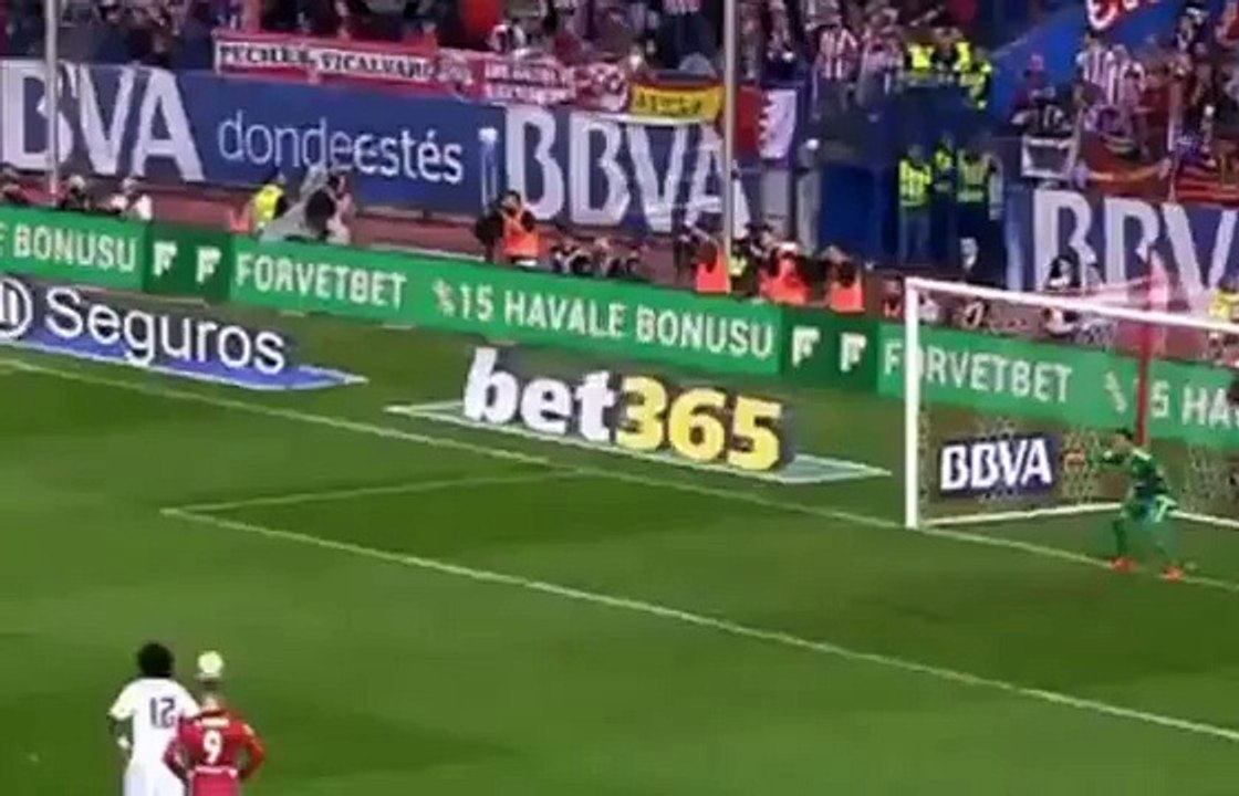 Fantastic save from Keilor Navas Atletico 1_1 Real Madrid 04_10_2015