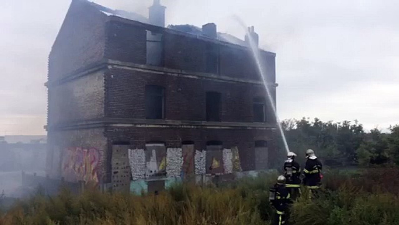 Une maison désaffectée a pris feu à Lille-Hellemmes