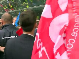 Air France: le DRH agressé après la confirmation de 2.900 postes menacés