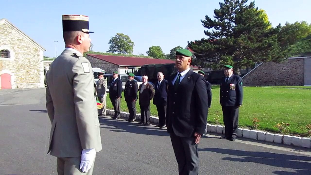 Rachid reçois la Médaille de Bronze de la Jeunesse et des Sports