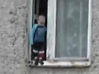 Stupeur ! Un enfant perché au 7ème étage !