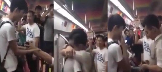 Gay gençten metroda romantik evlilik teklifi