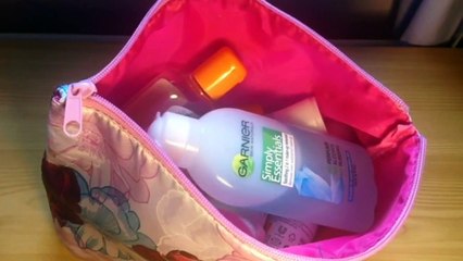 Whats in my travel wash bag??