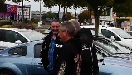 041015 Cognac - Malgré le temps maussade, de belles voitures...