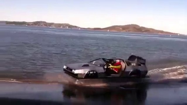 DeLorean hydroglisseur... Doc a prévu la version Retour vers le Futur 4
