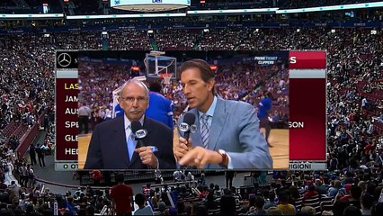 Blake Griffin dunke violemment et fait tomber l'horloge des 24 secondes