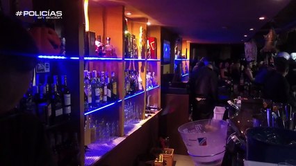 Los agentes registran una discoteca- 'Nadie toca ni una copa, ni una botella' - Policías en Acción