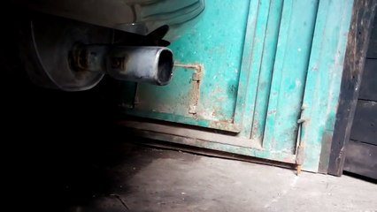 Проверяем расходует ли двигатель масло.