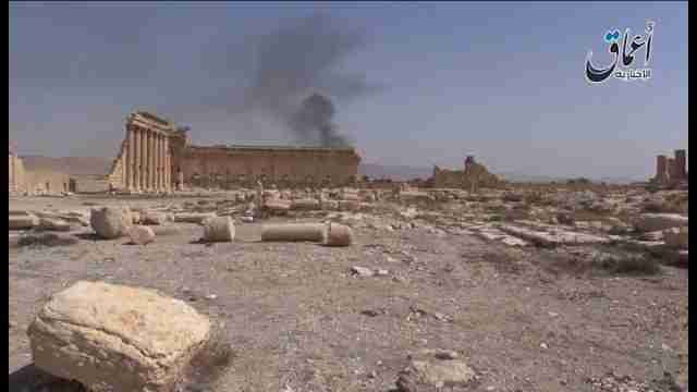 Islamic State destroys Palmyra's Arch of Triumph