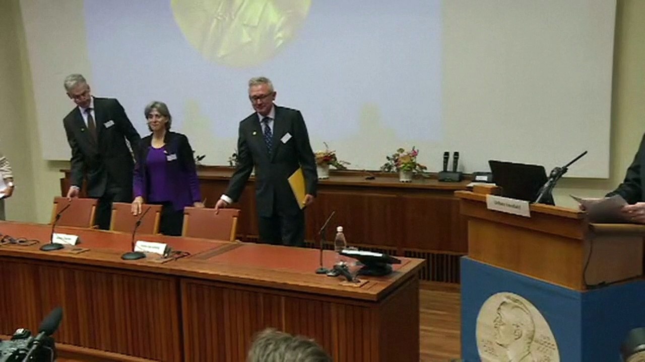Trio vence o Nobel de Medicina por terapias contra infecções par
