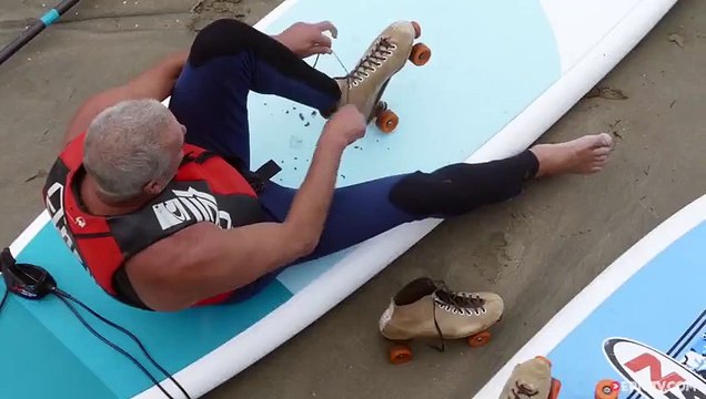 Ils surfent avec des patins à roulettes au pied