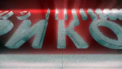 테이블에 고양이 초밥을 먹고 맥주와 다른 재미 고양이를 마시는