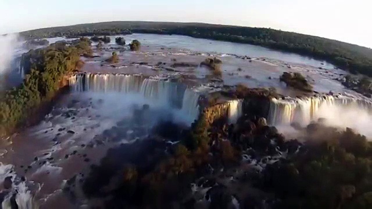 ПОТРЯСАЮЩЕЕ ЗРЕЛИЩЕ!КАСКАД ВОДОПАДОВ ИГУАСУ!