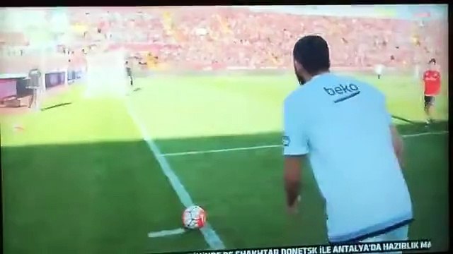 İsmail Köybaşı Korner Direğinden Gol Atmaya Çalışırken...