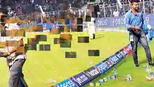 Angry Indian fans throw bottles onto the ground in Cuttack -India vs South Africa at Cuttack on Oct 5 2015