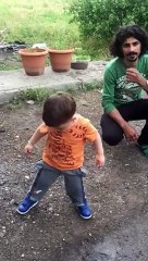 Kayseri li Küçük yaşar dan büyük şarkı dinleyenleri gülmekten kırdı geçirdi. www.muharremekincioglu.com