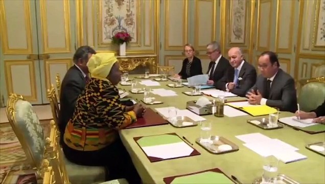 Hollande en faveur d'un plan de développement pour l'Afrique afin de contrer les flux migratoires