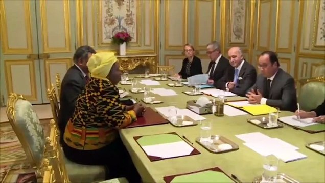 Hollande en faveur d'un plan de développement pour l'Afrique afin de contrer les flux migratoires