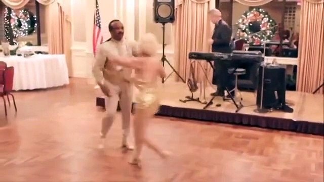 Возраст — не помеха. Эти двое умеют зажечь танцпол