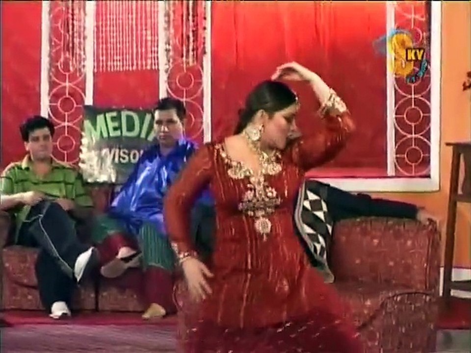 Agaan la ke sanoo ishq khashboo mujra