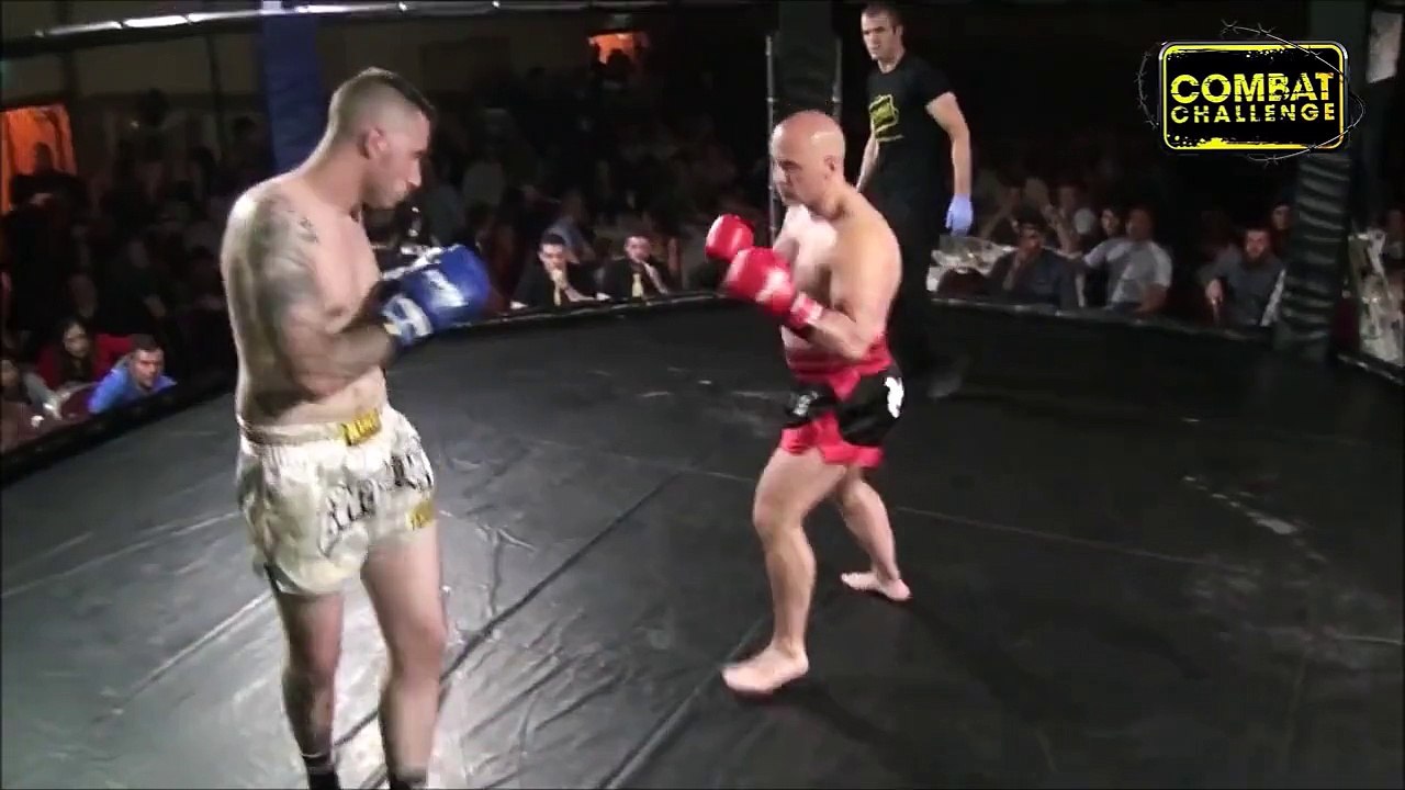 Un combattant de MMA se casse la jambe en plein combat