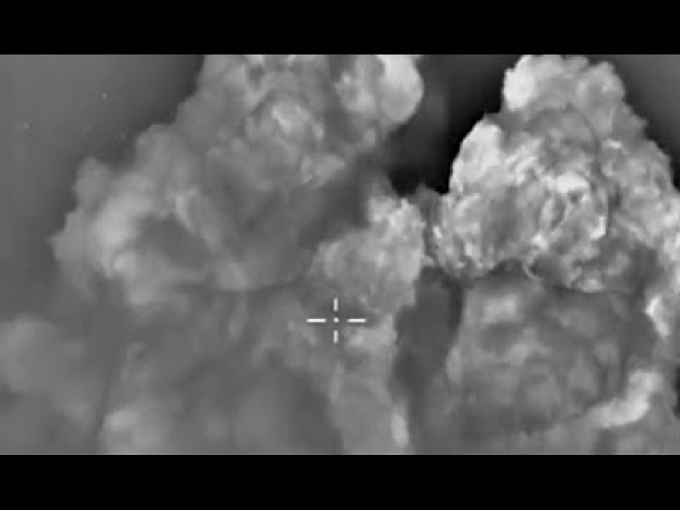Airstrike video: Massive blasts as Russia smashes ISIS targets in Syria