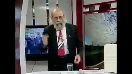 Şiir Okurken Kendinden Geçen Adam