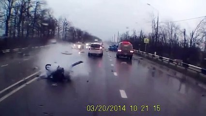 В Краснодаре в ДТП с грузовиком погибла беременная женщина