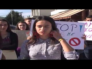 Urë Vajgurore, Konflikti Bashki-firmë mban peng shkollën e re, nxënësit në protesta