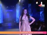 Indian Actress Sonakshi Sinha Badly Falls on the Ramp