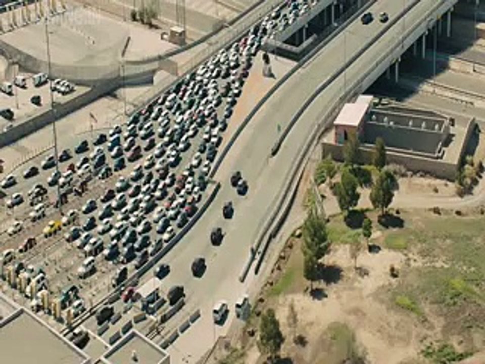 Sicario (Theatrical Trailer)