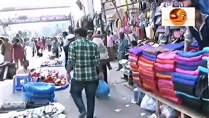 ঢাকা শহরের ফুটপাতের দোকান গুলোতে পুলিশ ও স্থানীয় সন্ত্রাসীদের অভিনব কায়দায় চাঁদাবাজি