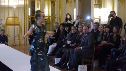 Des mannequins nains à l’honneur à Paris