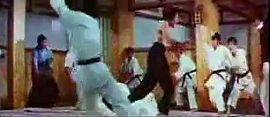 Bruce Lee VS japanese schoo