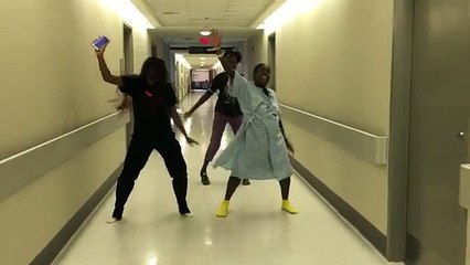 Mujer baila hip hop para aliviar dolor de las contracciones